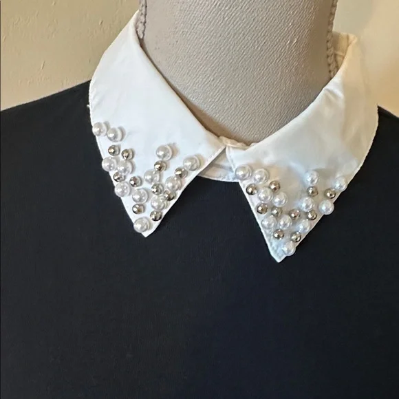 Elegant Black Top with Embellished Collar size small nwot - Picture 2 of 9